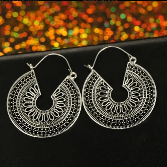 2/$10 NWOT Big Beautiful Filigree Open work Boho earrings Bold Hoop earrings - Picture 4 of 6